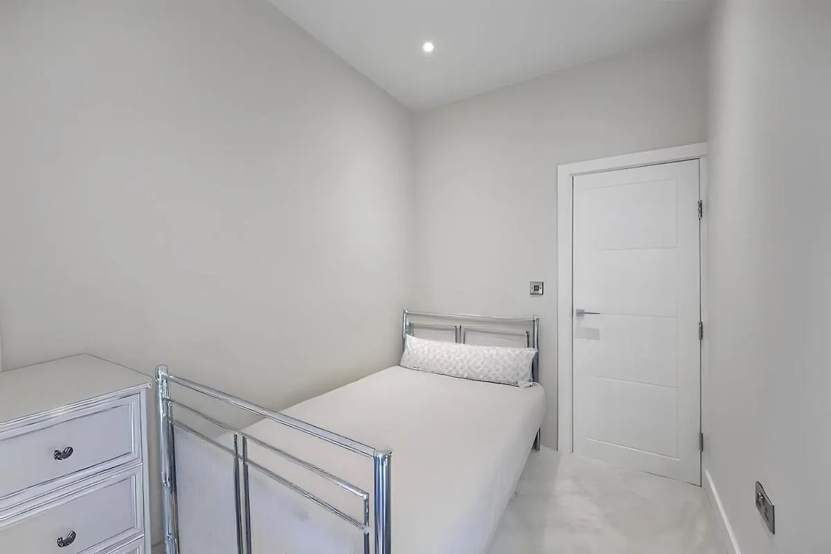 Apartment Spacious 4Bednear Nottingham Derby Sleeps 8 Long Eaton United Kingdom