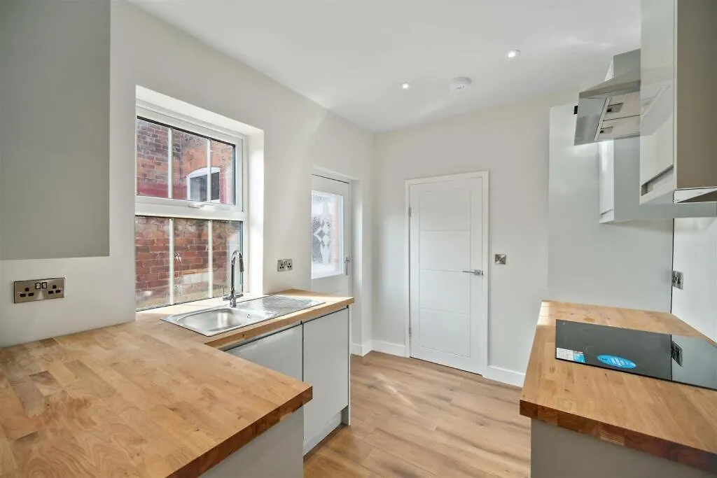 Spacious 4Bednear Nottingham Derby Sleeps 8 Long Eaton