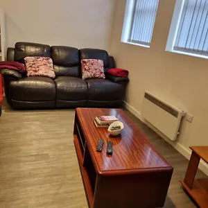 Central Home: Spacious With High-speed Wi-fi Apartment